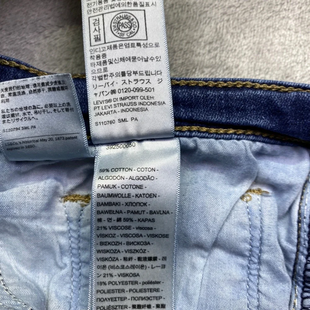 Levi's Women's Classic Straight Leg Jeans Dark Wash Blue Size 14 Fits 33" Grunge - Picture 10 of 11